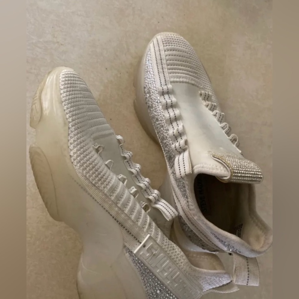 Womens athletic shoes